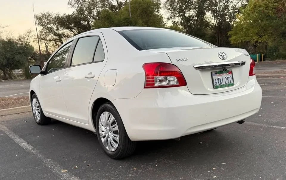 2011 Toyota Yaris - Image 7 of 20