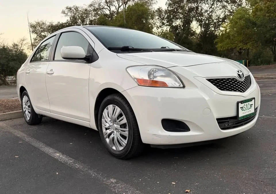 2011 Toyota Yaris - Image 2 of 20