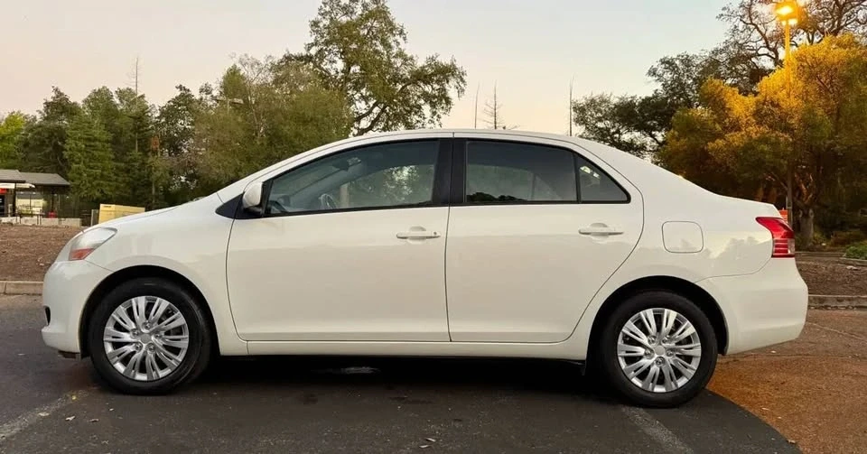 2011 Toyota Yaris - Image 5 of 20