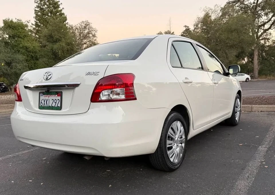 2011 Toyota Yaris - Image 9 of 20