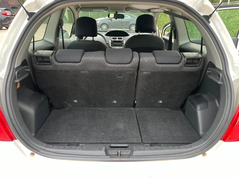 2011 Toyota Yaris - Image 8 of 10