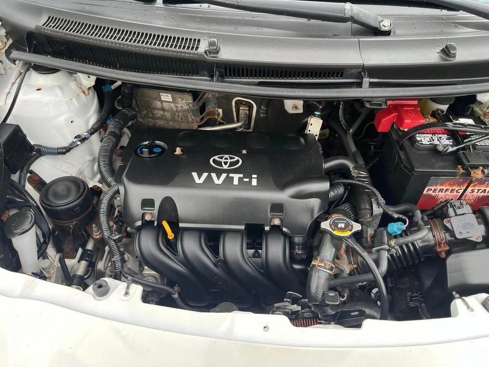 2011 Toyota Yaris - Image 5 of 10