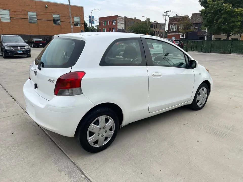 2011 Toyota Yaris - Image 9 of 10
