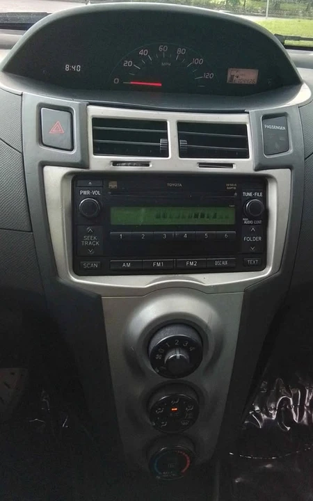 2011 Toyota Yaris - Image 8 of 20