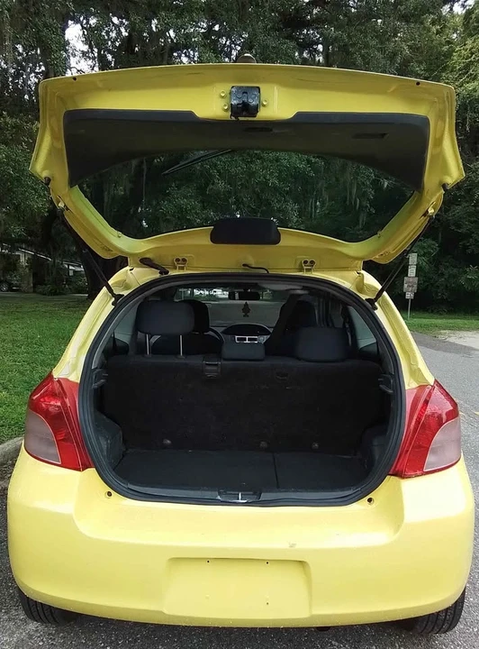 2011 Toyota Yaris - Image 15 of 20