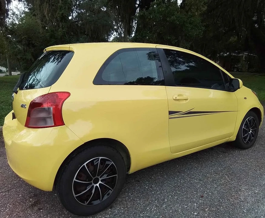 2011 Toyota Yaris - Image 13 of 20
