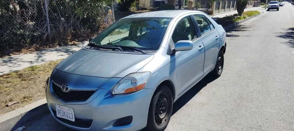 2011 Toyota Yaris - Image 9 of 12