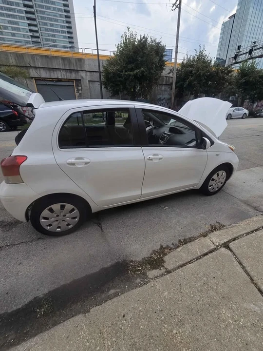 2011 Toyota Yaris - Image 5 of 7