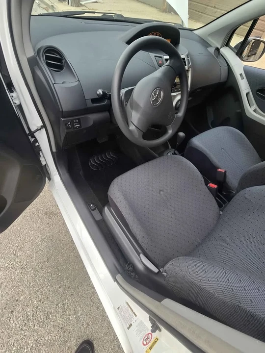 2011 Toyota Yaris - Image 3 of 7