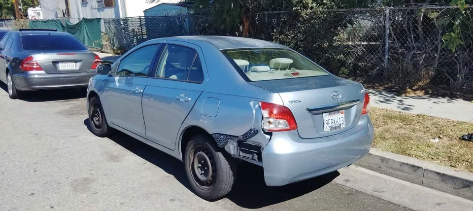 2011 Toyota Yaris - Image 10 of 12