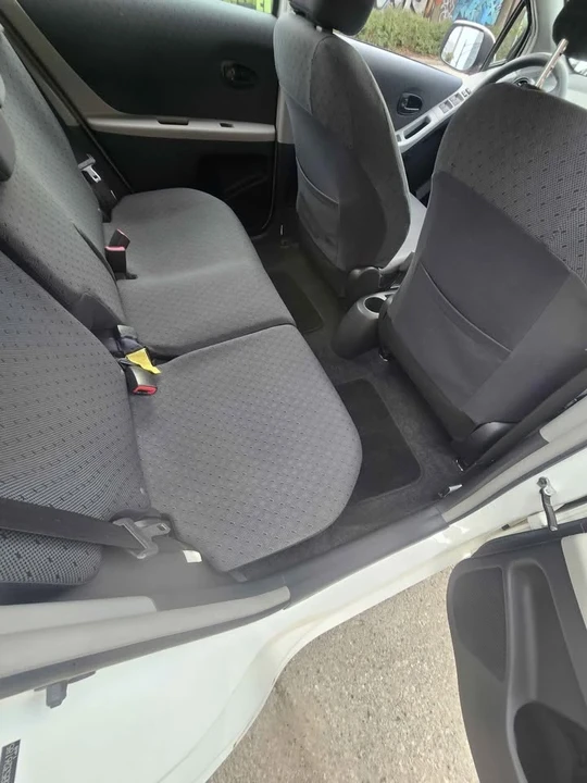 2011 Toyota Yaris - Image 4 of 7