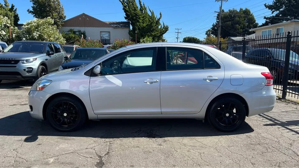 2011 Toyota Yaris - Image 8 of 20