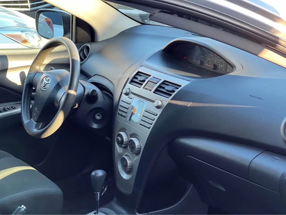 2011 Toyota Yaris - Image 13 of 20