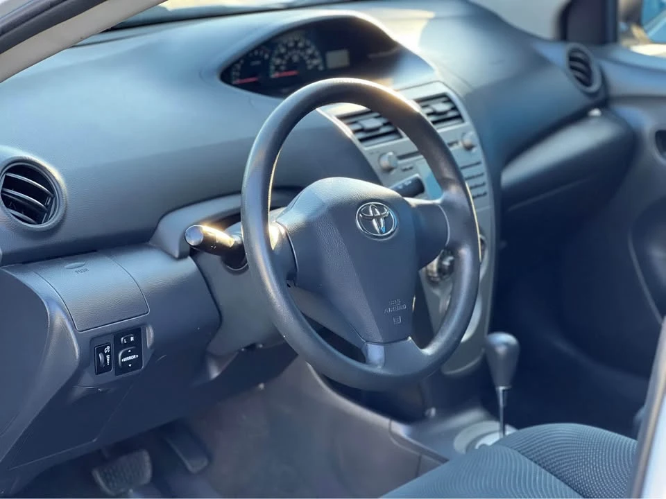2011 Toyota Yaris - Image 12 of 20