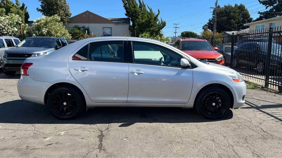 2011 Toyota Yaris - Image 7 of 20