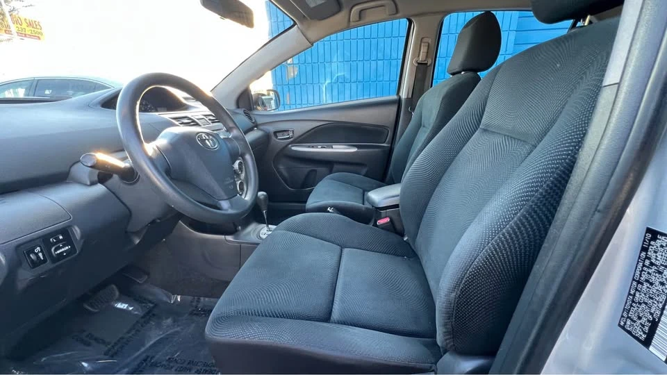 2011 Toyota Yaris - Image 14 of 20