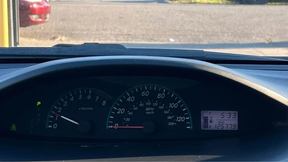2011 Toyota Yaris - Image 11 of 20