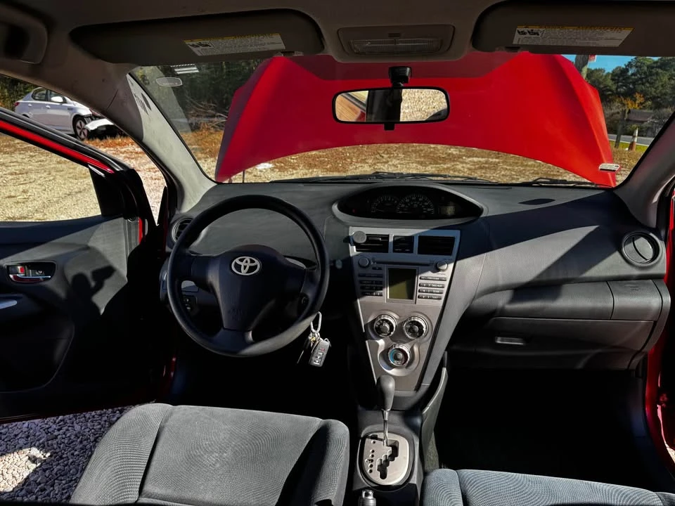 2011 Toyota Yaris - Image 8 of 8