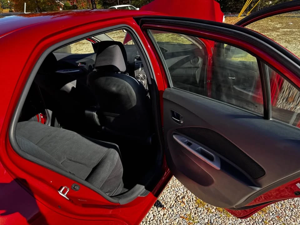 2011 Toyota Yaris - Image 7 of 8