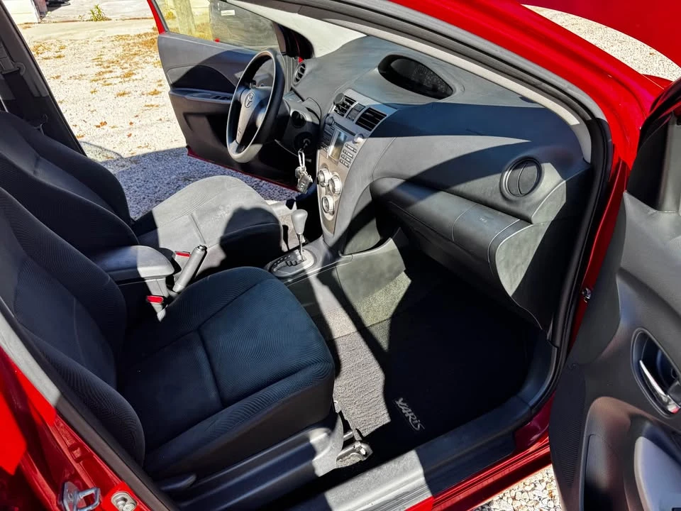 2011 Toyota Yaris - Image 6 of 8
