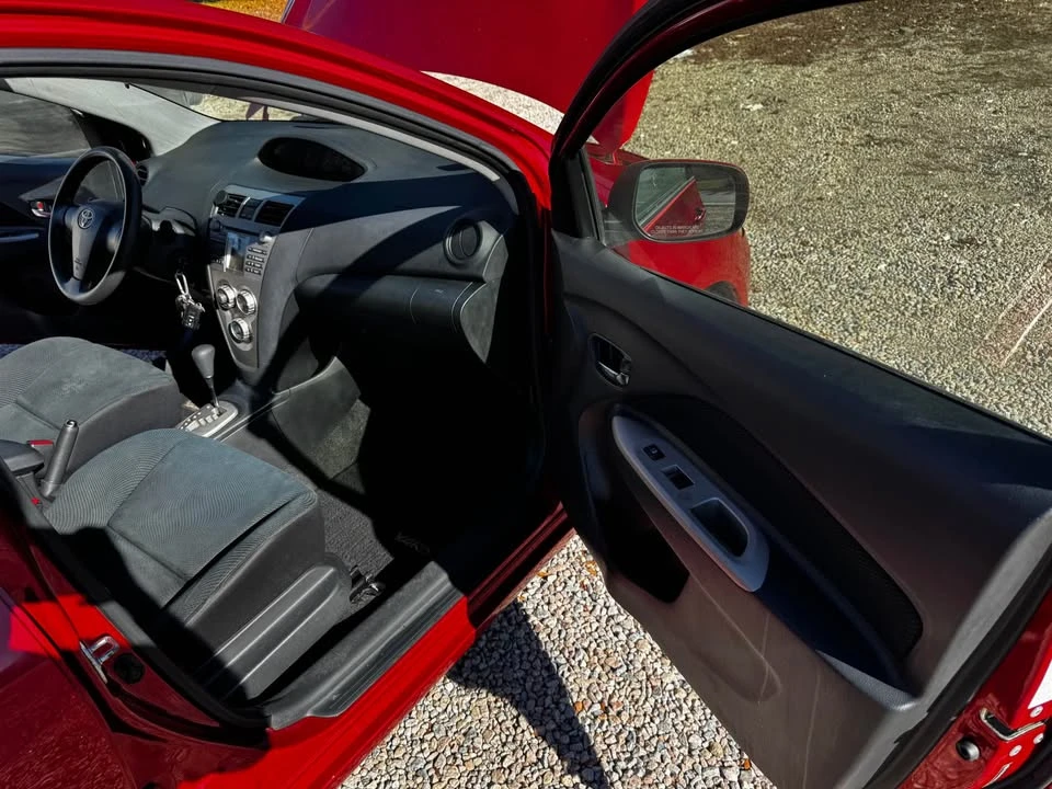 2011 Toyota Yaris - Image 5 of 8