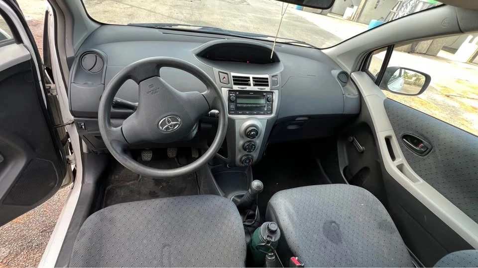 2011 Toyota Yaris - Image 7 of 10