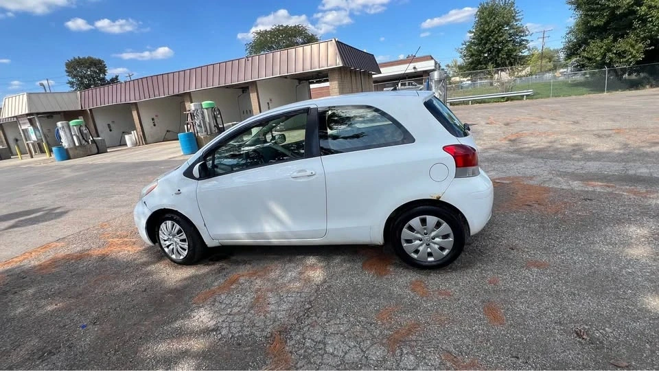 2011 Toyota Yaris - Image 3 of 10