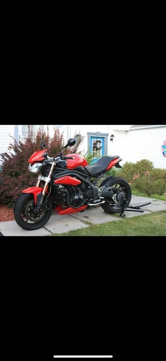 2011 Triumph Speed Triple - Image 3 of 4