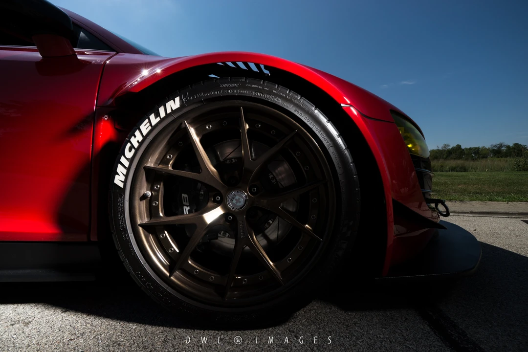 2011 Audi 42 R8 - Image 2 of 3