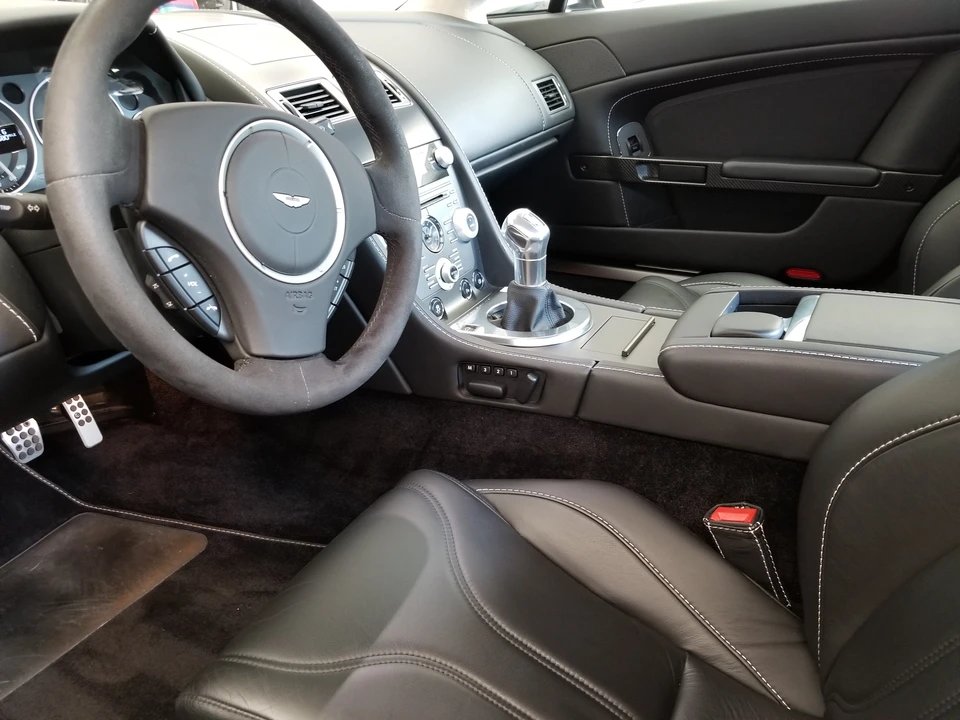 2011 Aston Martin Vantage - Image 7 of 12