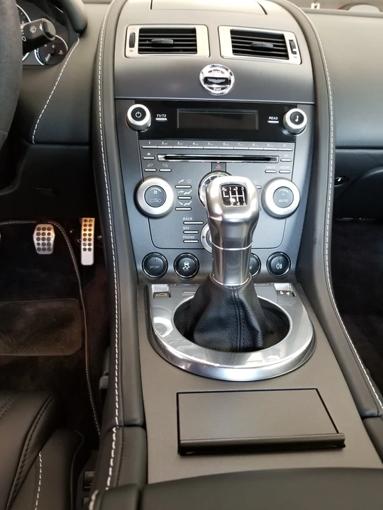 2011 Aston Martin Vantage - Image 9 of 12