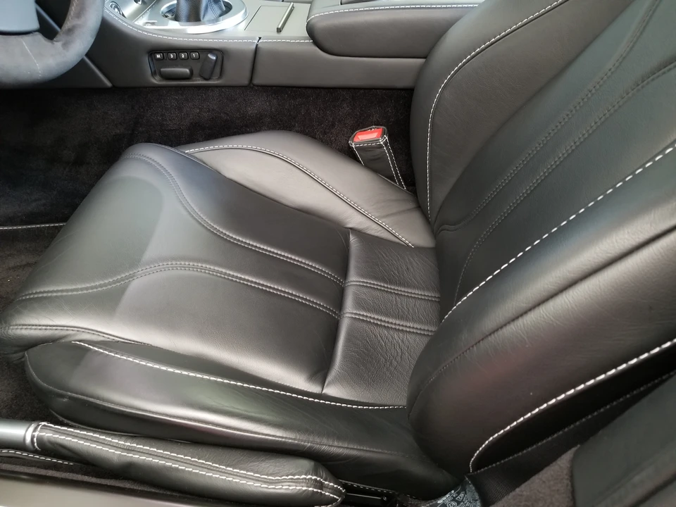 2011 Aston Martin Vantage - Image 8 of 12