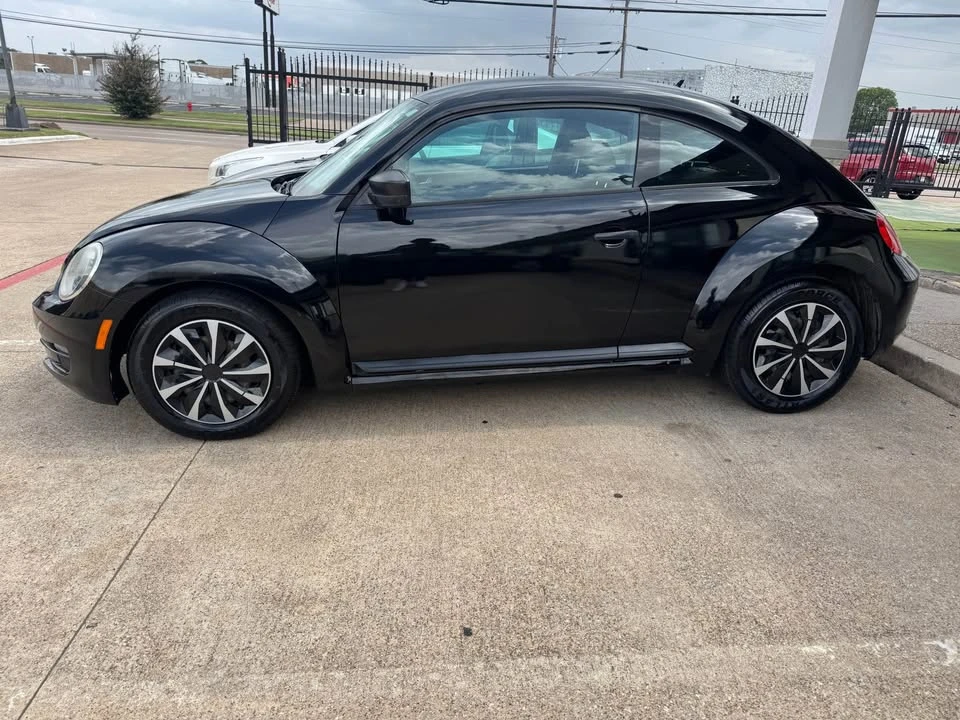 2011 Volkswagen Beetle - Image 2 of 5