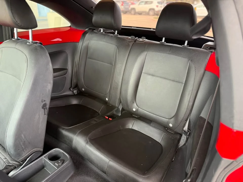 2011 Volkswagen Beetle - Image 10 of 12