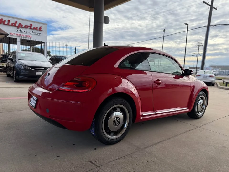 2011 Volkswagen Beetle - Image 5 of 12