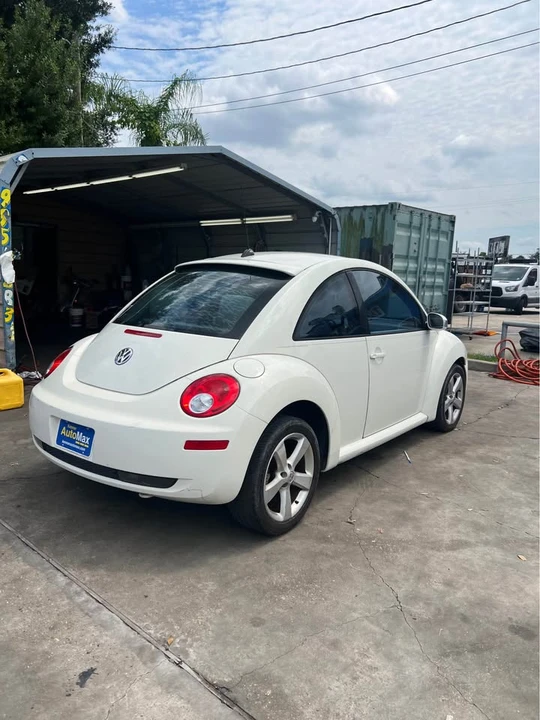 2011 Volkswagen Beetle - Image 3 of 10