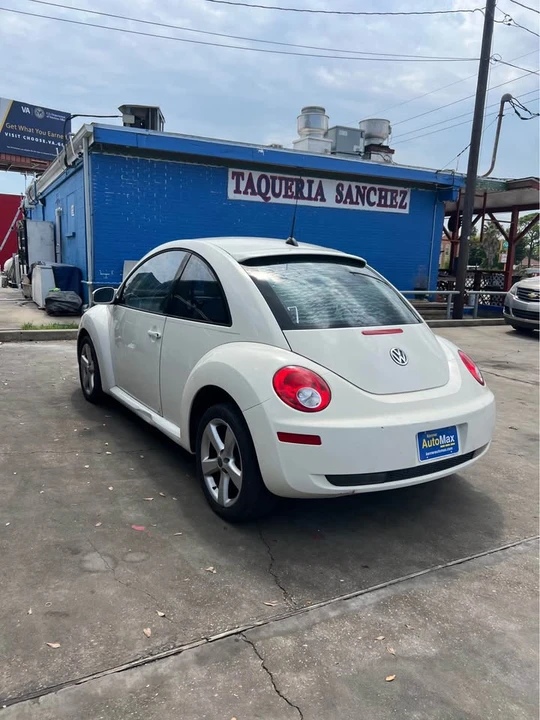 2011 Volkswagen Beetle - Image 4 of 10