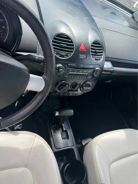 2011 Volkswagen Beetle - Image 8 of 10