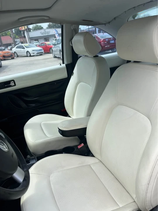 2011 Volkswagen Beetle - Image 7 of 10