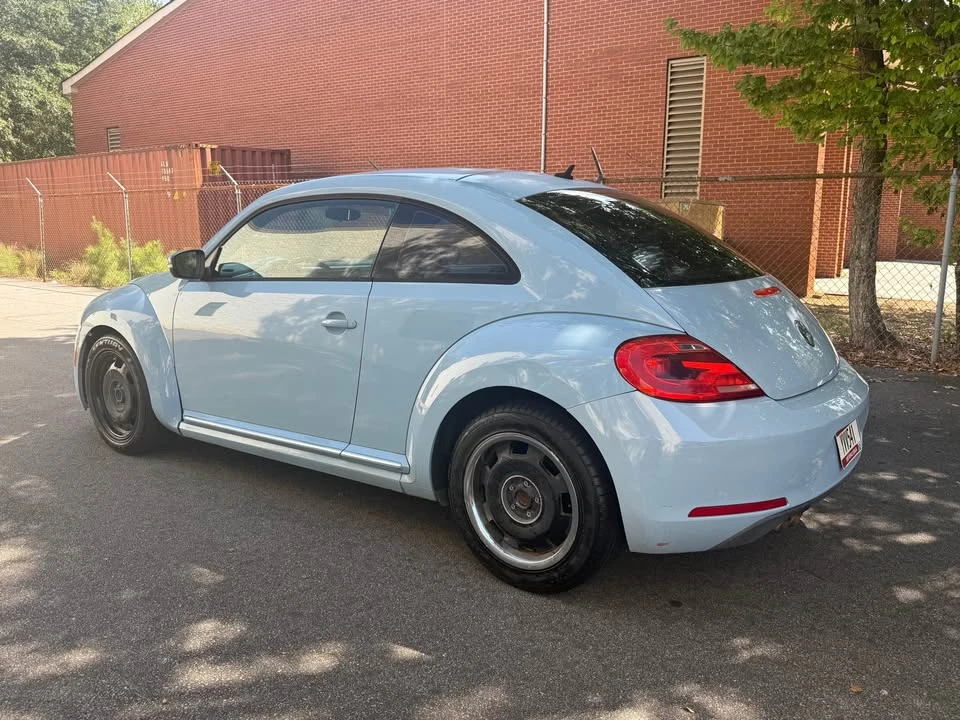 2011 Volkswagen Beetle - Image 2 of 13