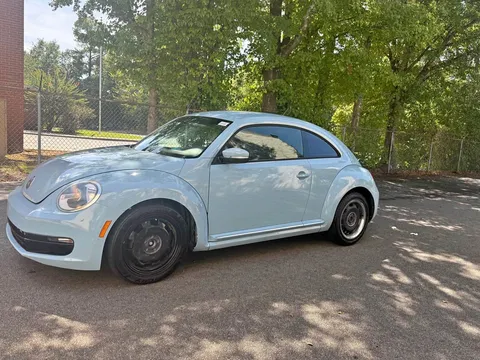 2011 Volkswagen Beetle 2.5L Hatchback 2D