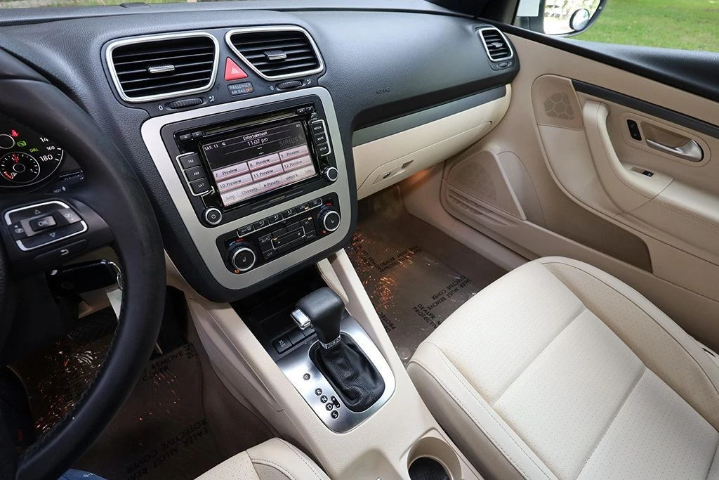 2011 Volkswagen Eos - Image 11 of 21