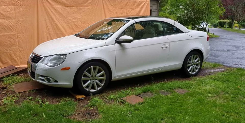 2011 Volkswagen Eos - Image 2 of 13