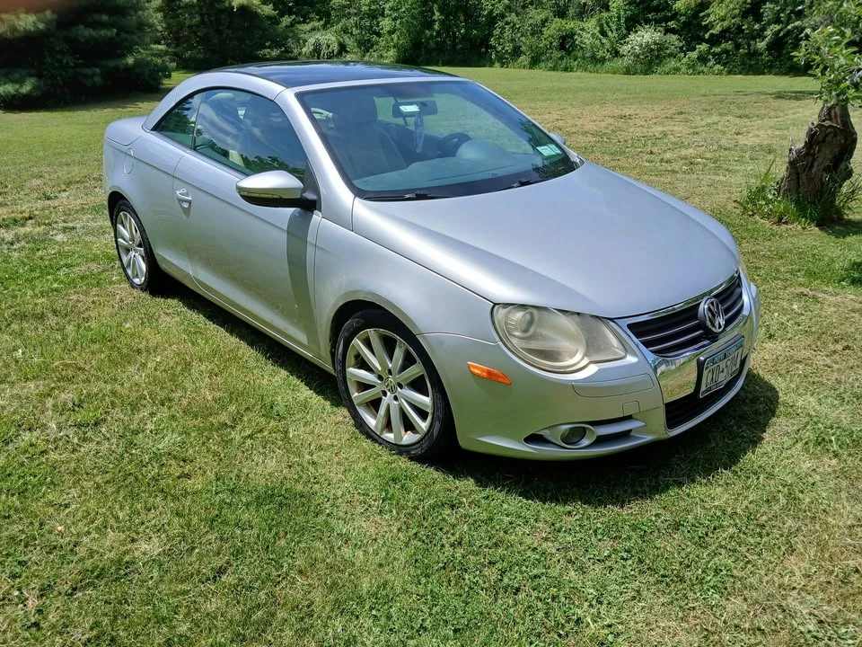 2011 Volkswagen Eos - Image 2 of 2
