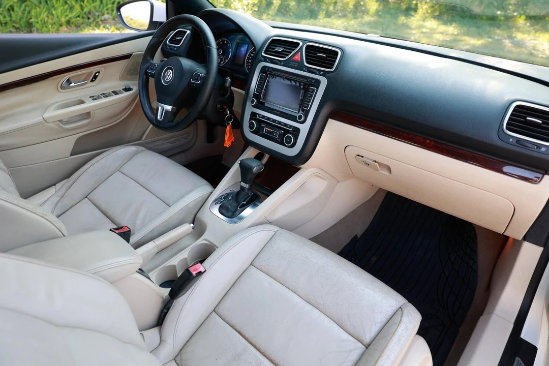 2011 Volkswagen Eos - Image 16 of 21