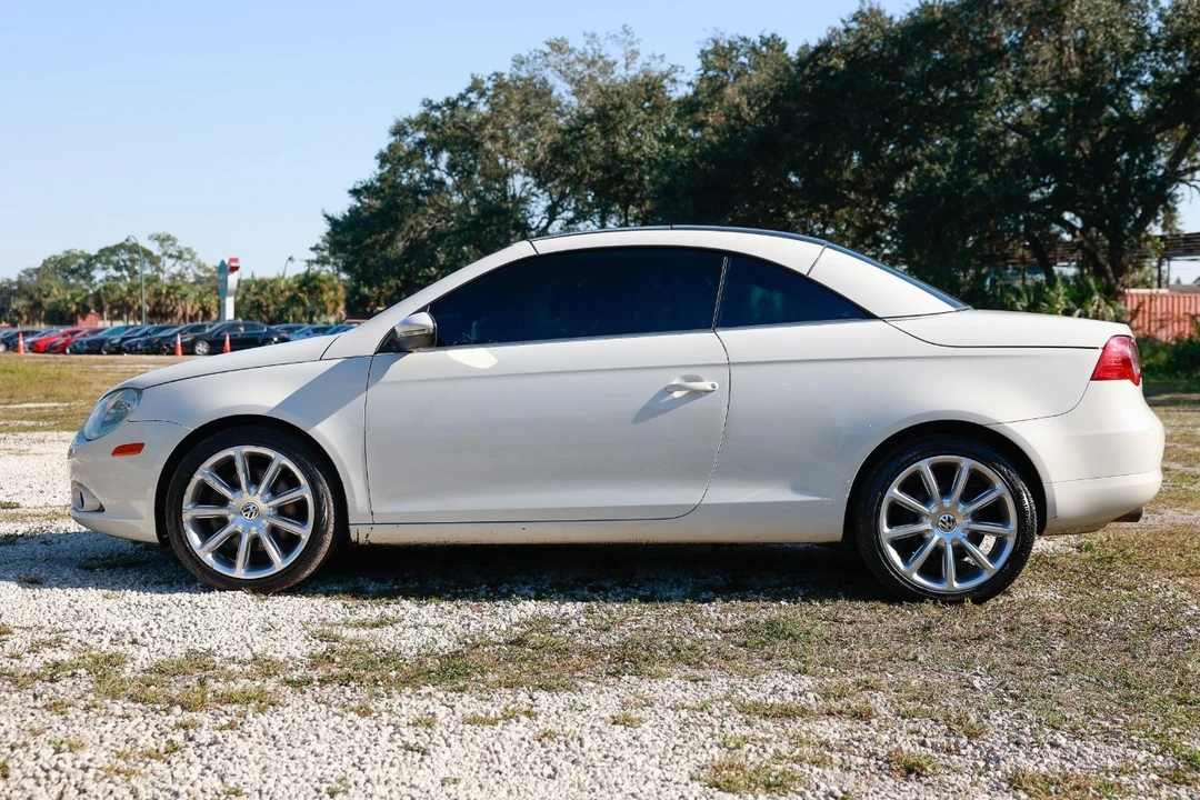 2011 Volkswagen Eos - Image 3 of 12