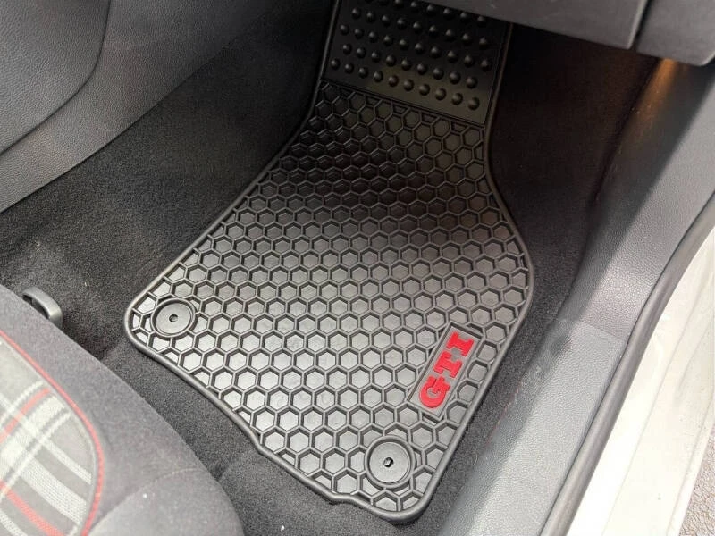 2011 Volkswagen GTI Mk6 - Image 19 of 31