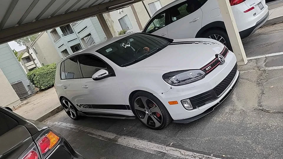 2011 Volkswagen GTI Mk6 - Image 2 of 5