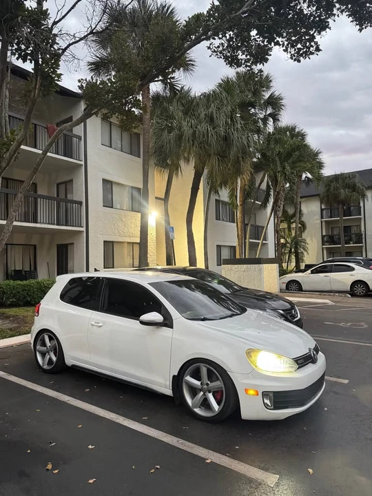 2011 Volkswagen GTI Mk6 - Image 4 of 5