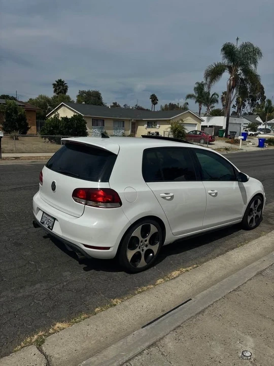 2011 Volkswagen GTI Mk6 - Image 2 of 4